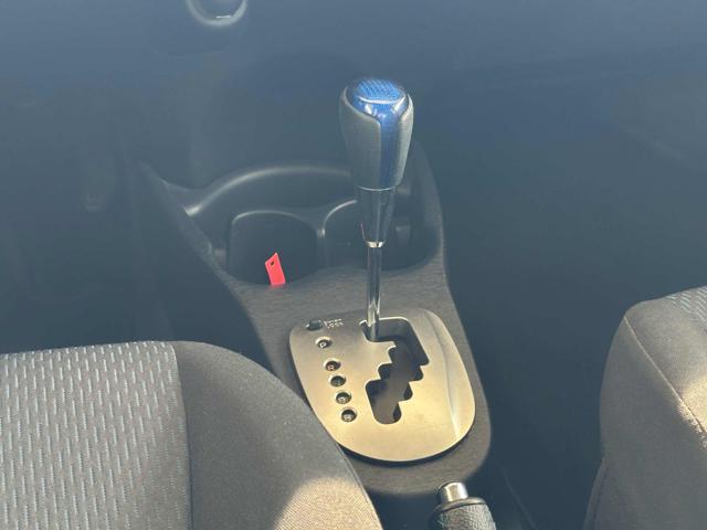 TOYOTA Yaris 1.5 5 POSTI IBRIDA OK NEOPATENTATI BI-COLOR
