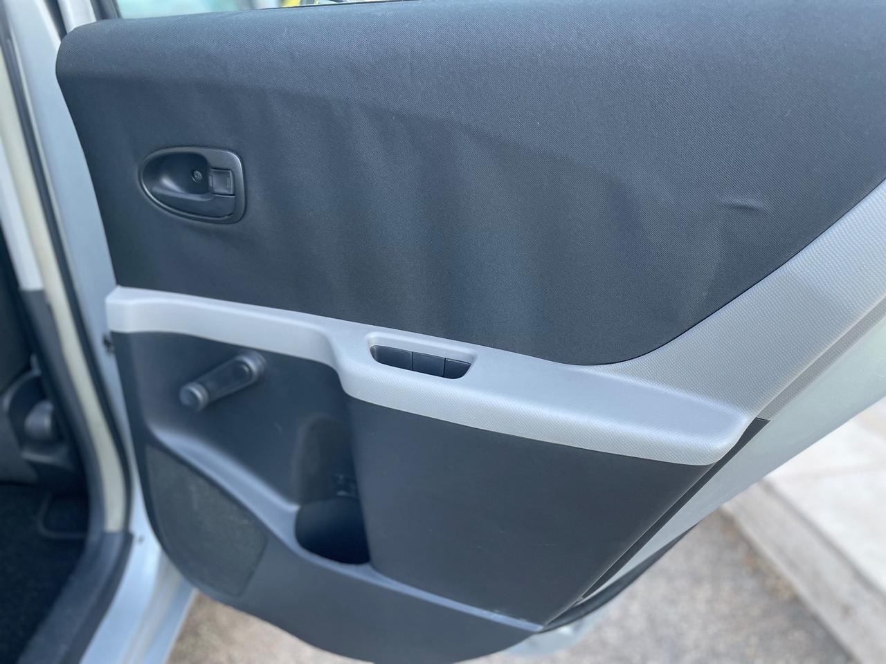 Toyota Yaris 1.0 benzina 5 porte