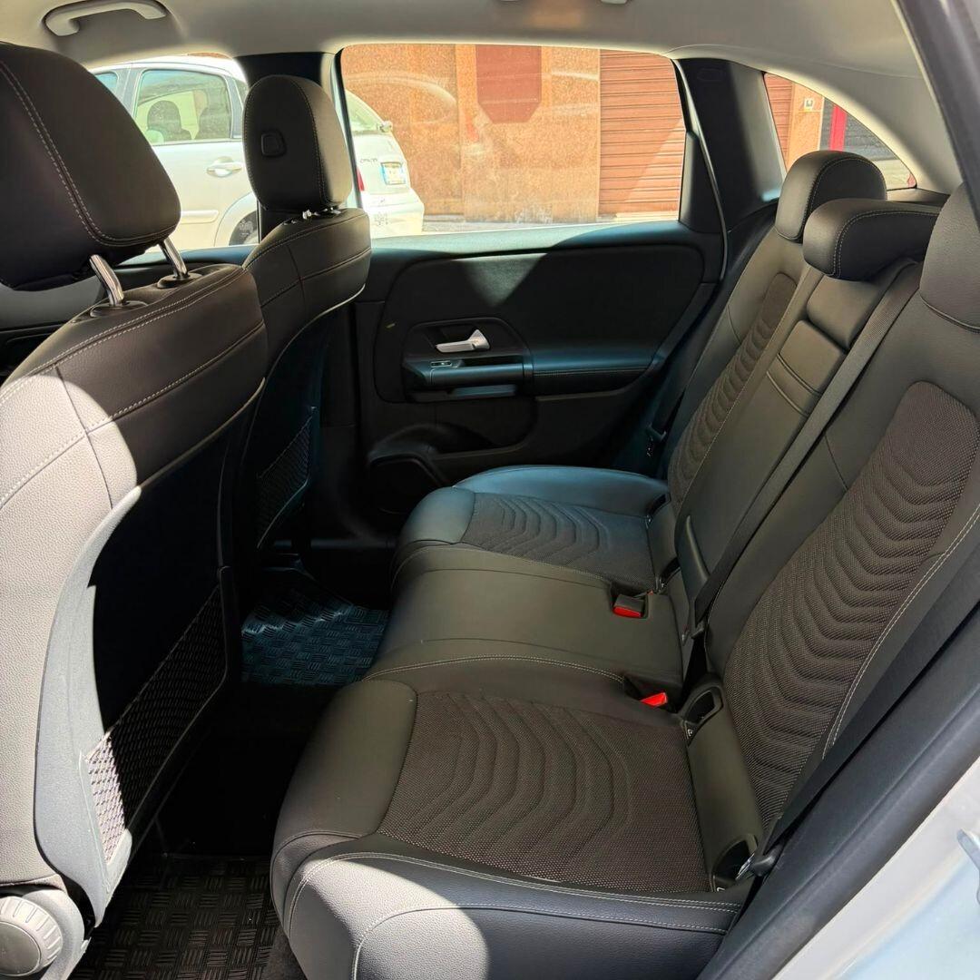 Mercedes B 180 d Aut - 116CV