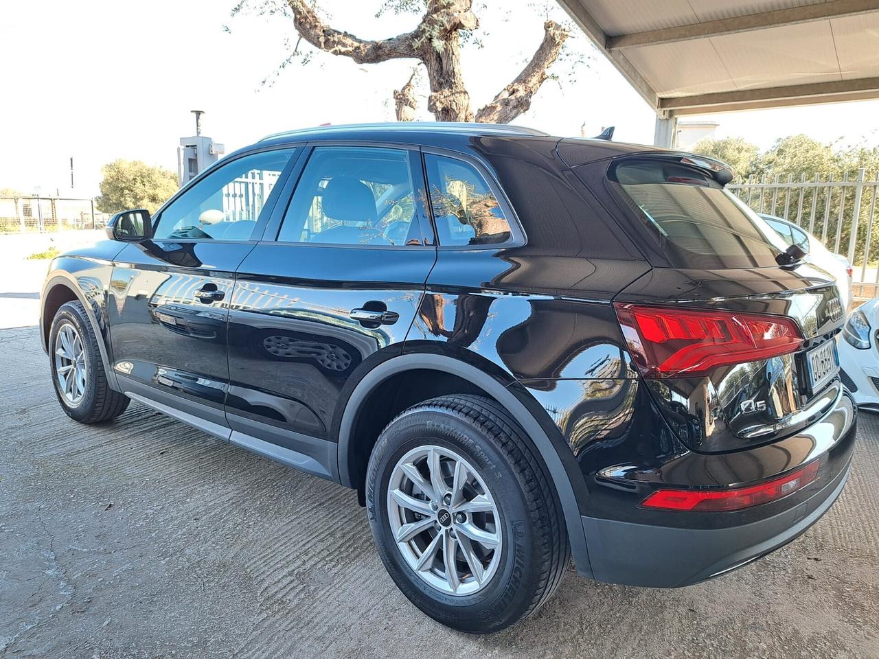 Audi Q5 quattro s tronic busness