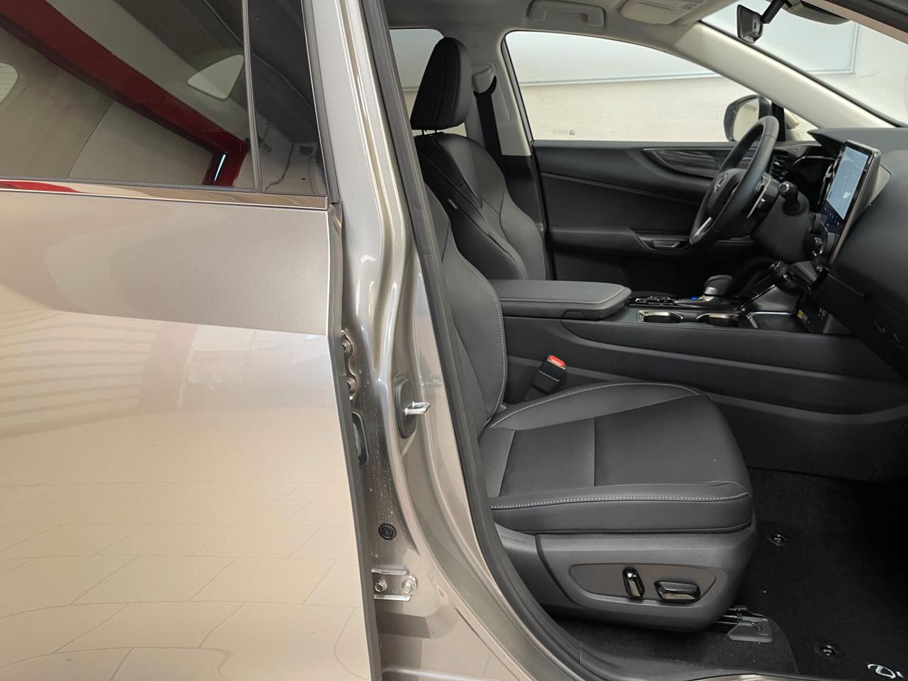 Lexus NX 350h Premium + 2.5 Hybrid 4wd 200cv e-cvt-LEGGI SOTTO