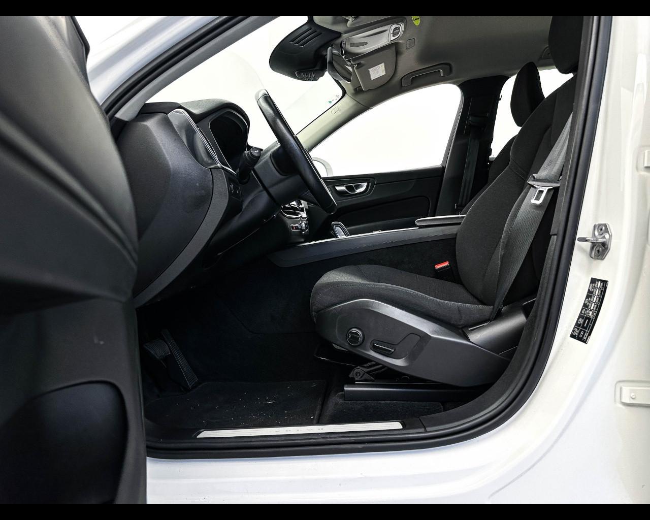 VOLVO XC60 B4 (d) AWD Geartronic Momentum Pro