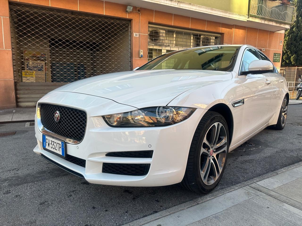 Jaguar XE 2.0 D 180 CV AWD aut. Pure Business Edition