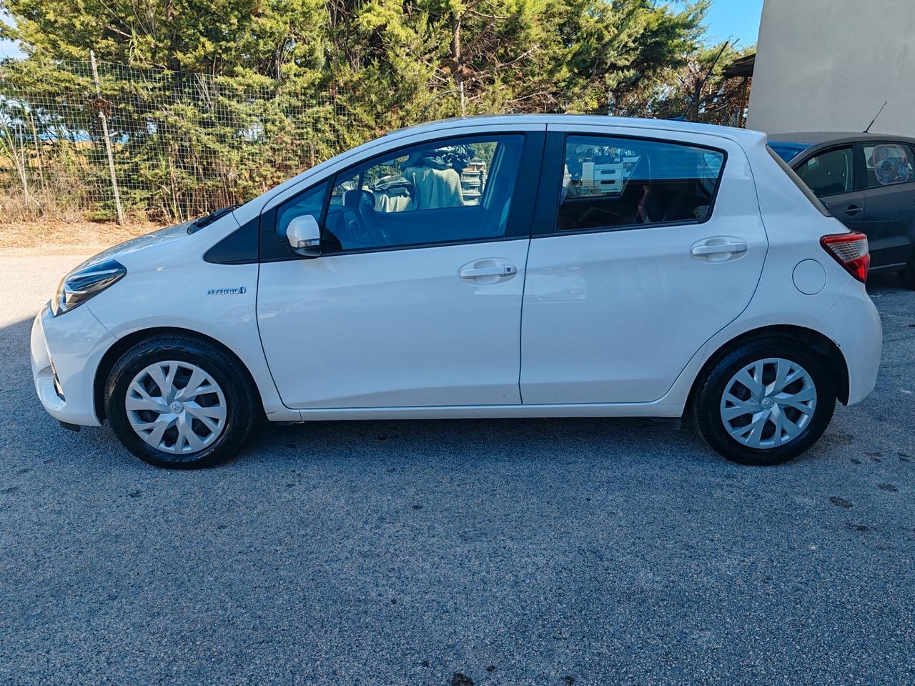 Toyota Yaris 1.5 Hybrid Business