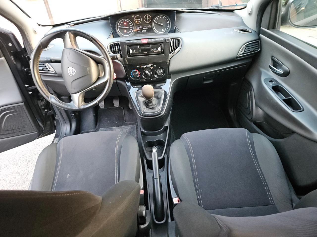 Lancia Ypsilon 1.2 69 CV Unyca