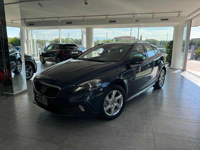 VOLVO V40 Cross Country D3 Momentum