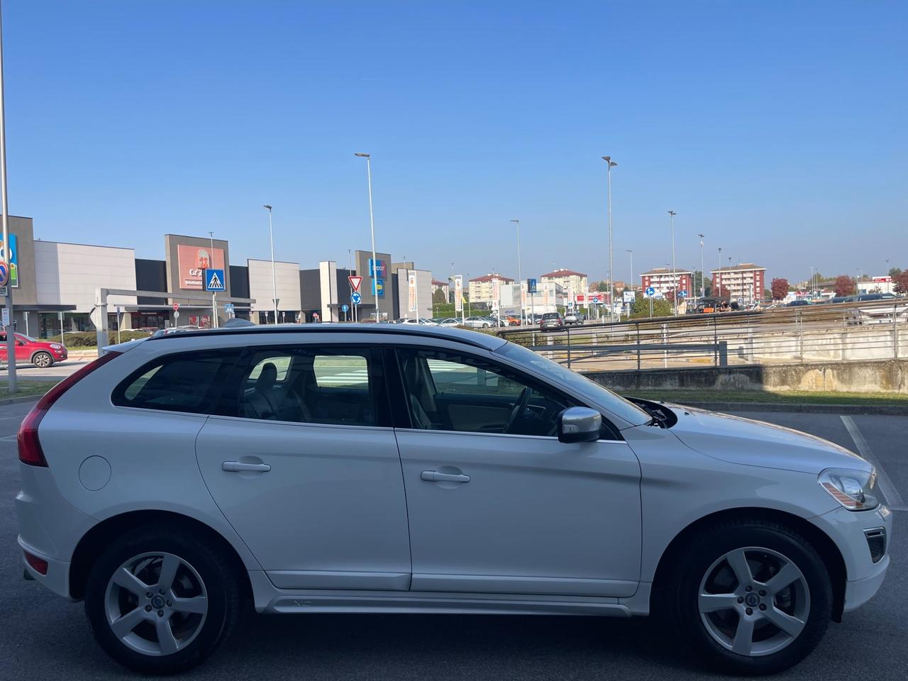 Volvo XC 60 XC60 2.4 D 175 CV FWD DRIVe Summum