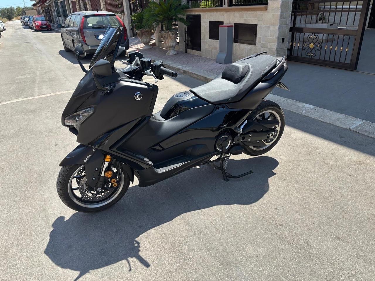 Yamaha T Max 560 TECH MAX DARK MAGMA