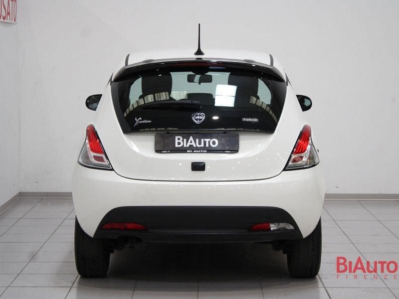 Lancia Ypsilon Ypsilon 1.0 firefly hybrid Silver s&s 70cv