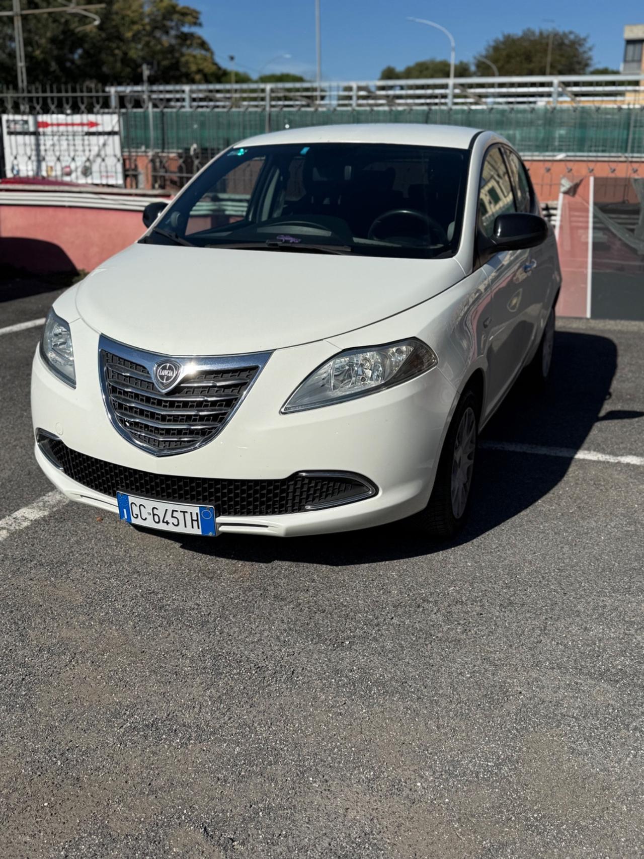 Lancia Ypsilon 0.9 TwinAir 85 CV 5 porte S&S Silver