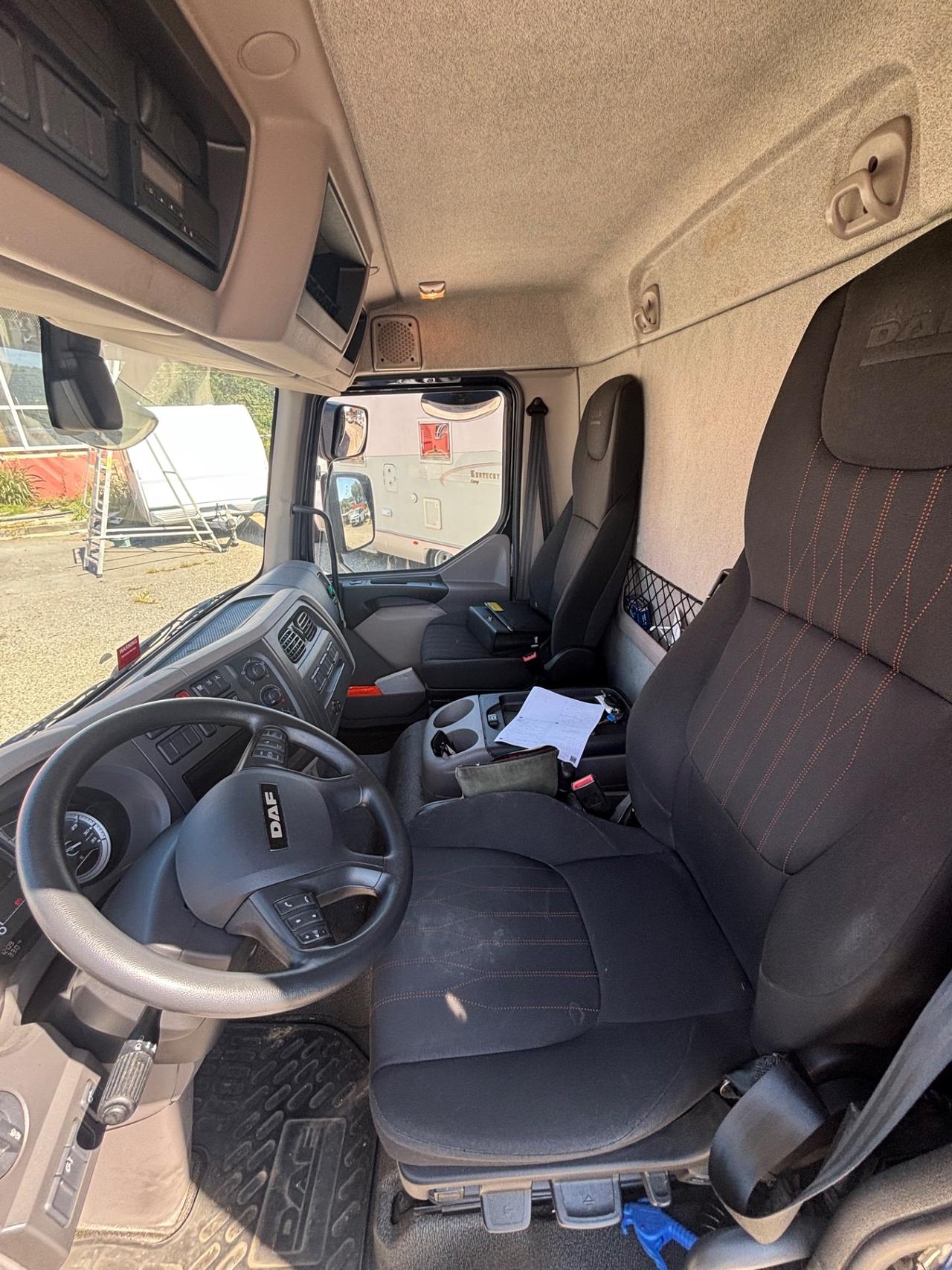 266 DAF autocarro del 2021 in saldo