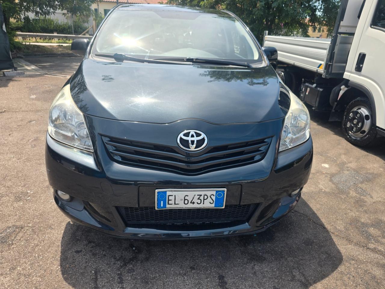 Toyota Avensis 2.0 D-4D Wagon Lounge