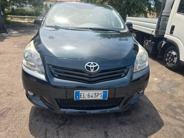 Toyota Avensis 2.0 D-4D Wagon Lounge
