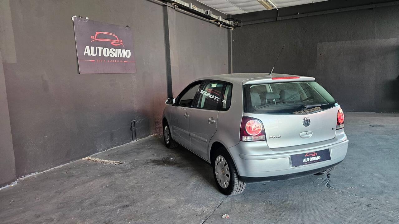 Volkswagen Polo 1.4/75CV 16V 5p. Sportline