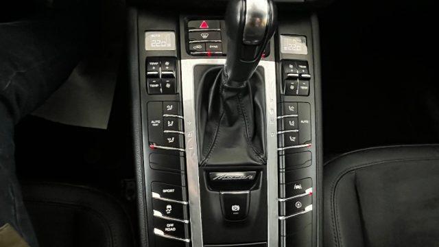 PORSCHE Macan 2.0