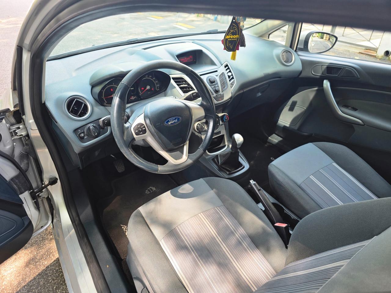 Ford Fiesta 1.2 82CV 3 porte Titanium - 2010