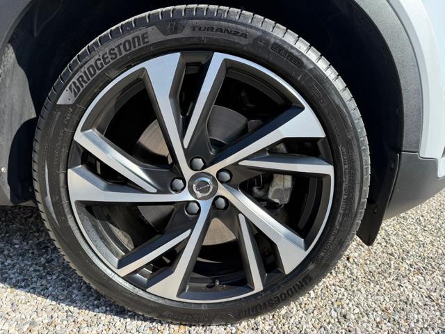 VOLVO XC40 T4 Recharge Plug-in Hybrid R-design N1