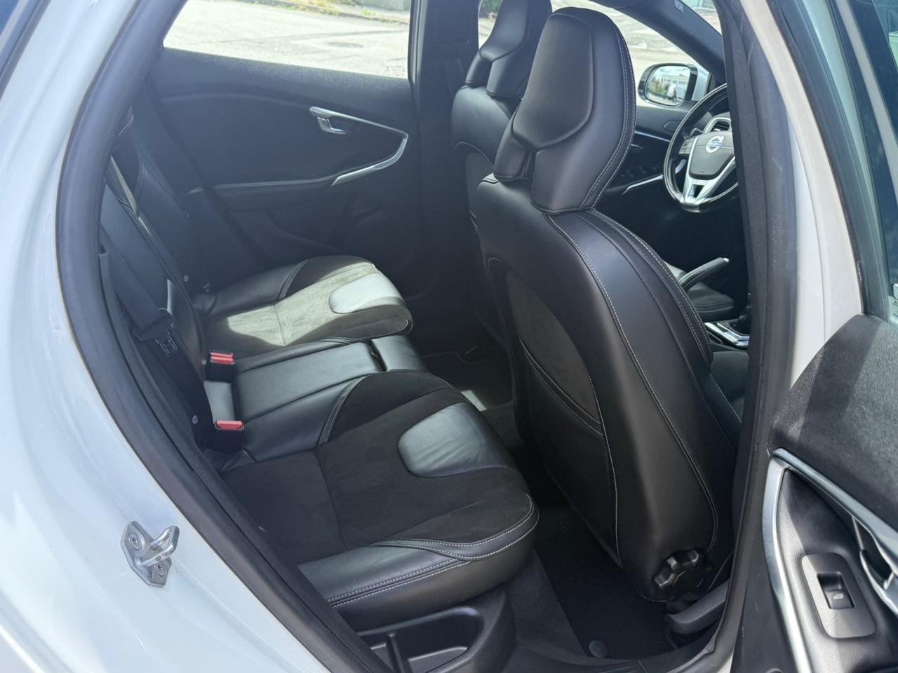 Volvo V40 D2 'eco' R-design Momentum
