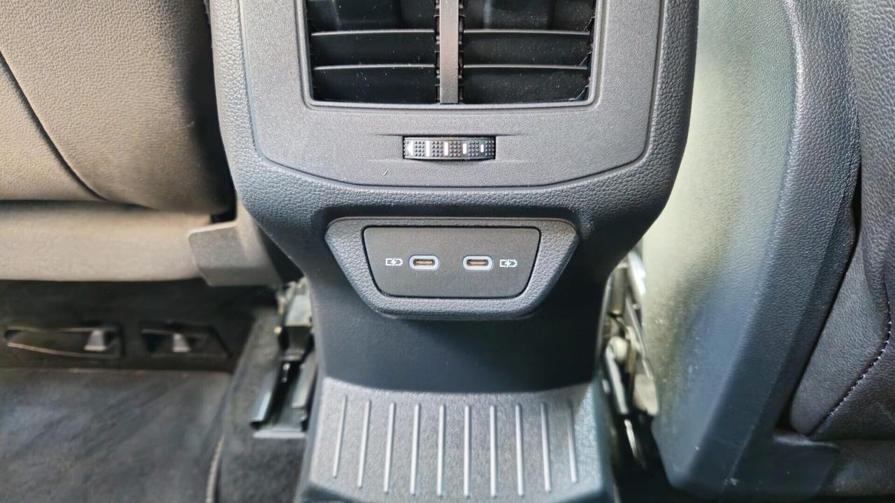 Volkswagen T-Roc 2.0 TDI 150CV DSG R-Line