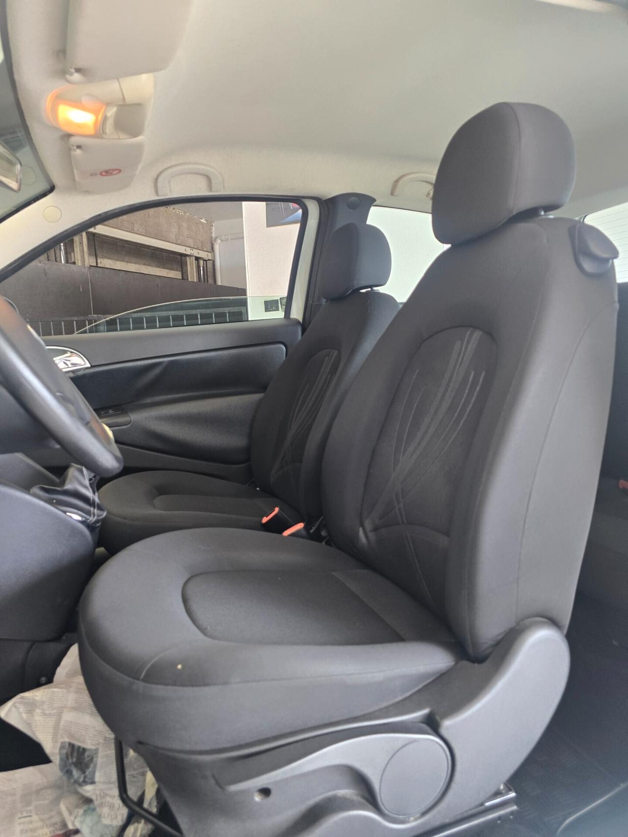 Lancia Ypsilon 1.3 MJT 75 CV Platinum