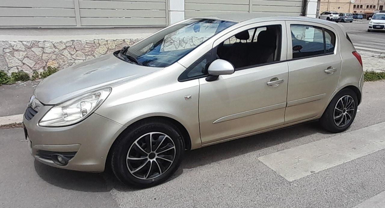 Opel Corsa 1.2 5 porte Club