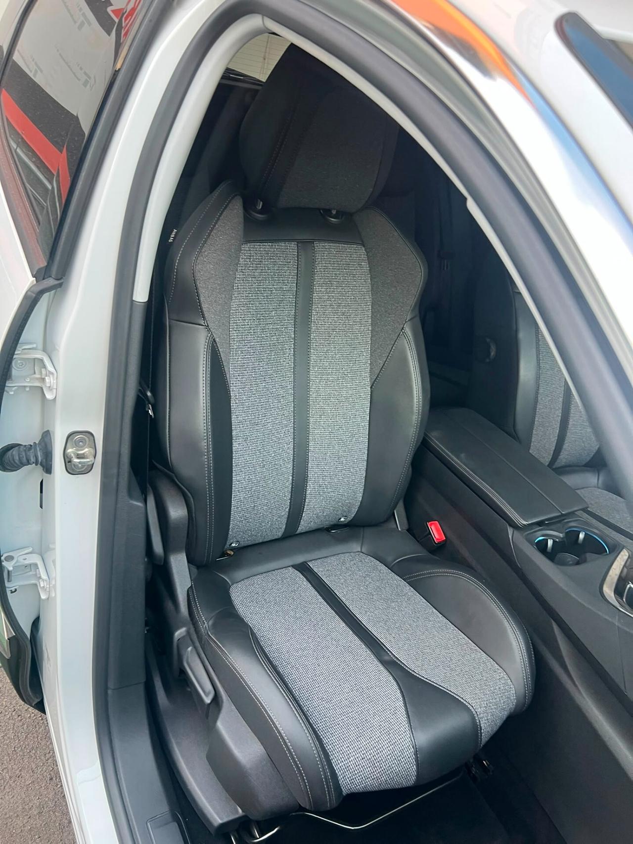 Peugeot 3008 BlueHDi 130 S&S EAT8 Allure