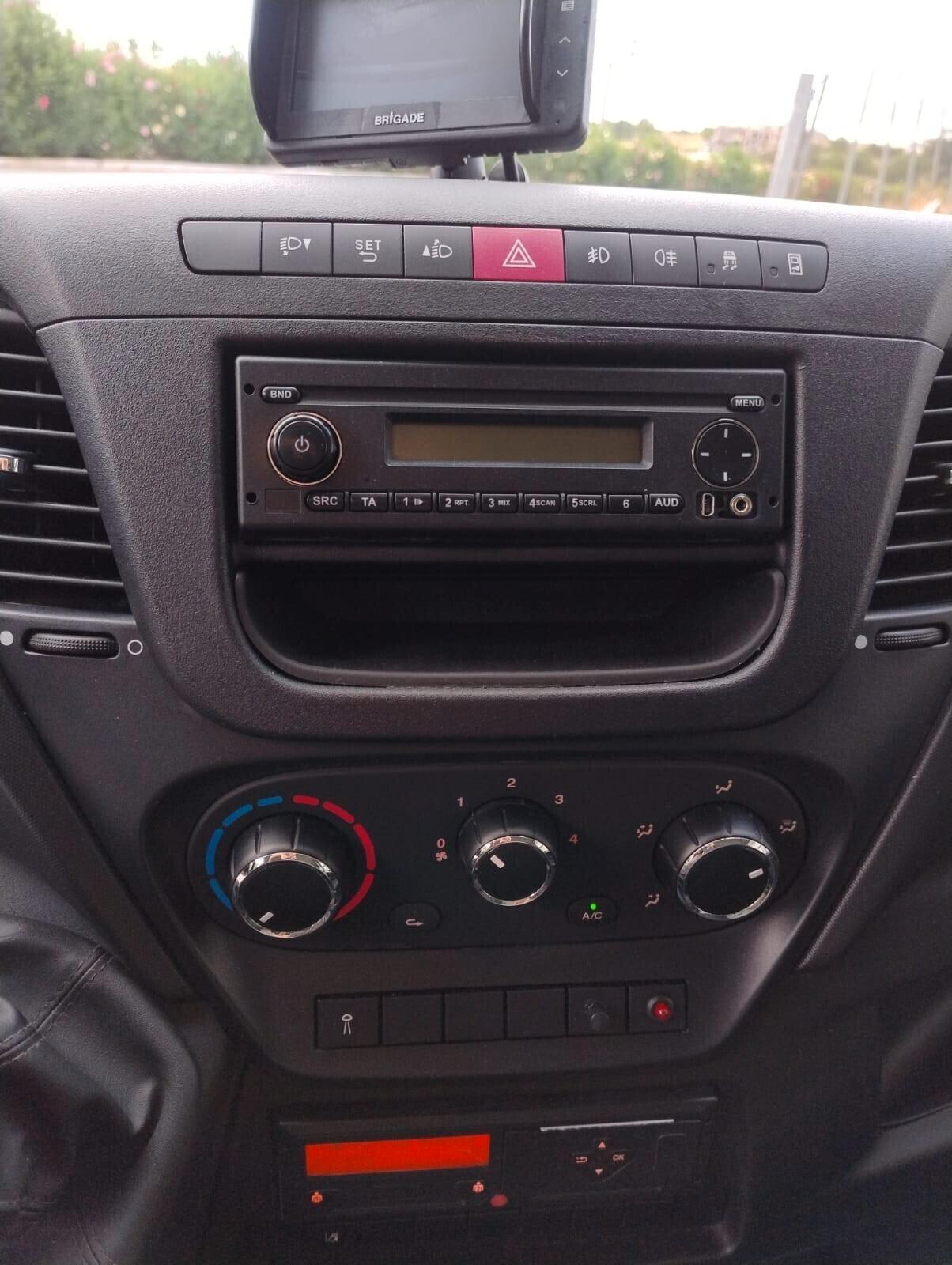 Iveco Daily 60C17 Passo 4750 con Pedana - 2016