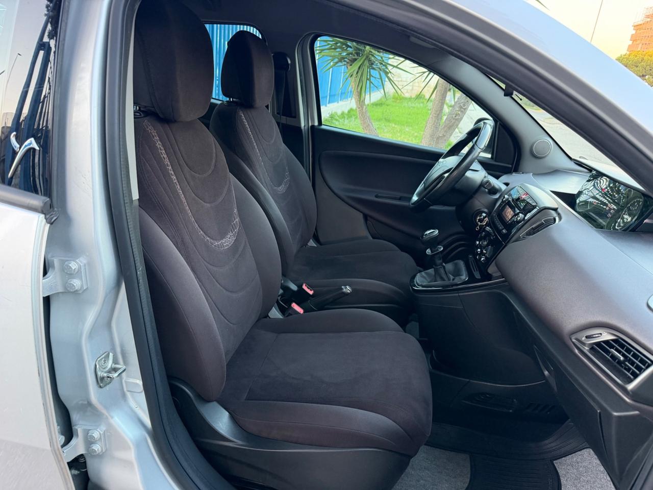 Lancia Ypsilon 1.2 benzina 69 cv 2011 105.000 km
