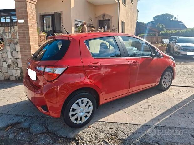 Toyota Yaris 1.0 72 CV 5 porte Cool CLIMA CERCHI APPLE CAR PLAY CRUISE BLUETOOTH ESENTE BOLLO NEO PATENTATI