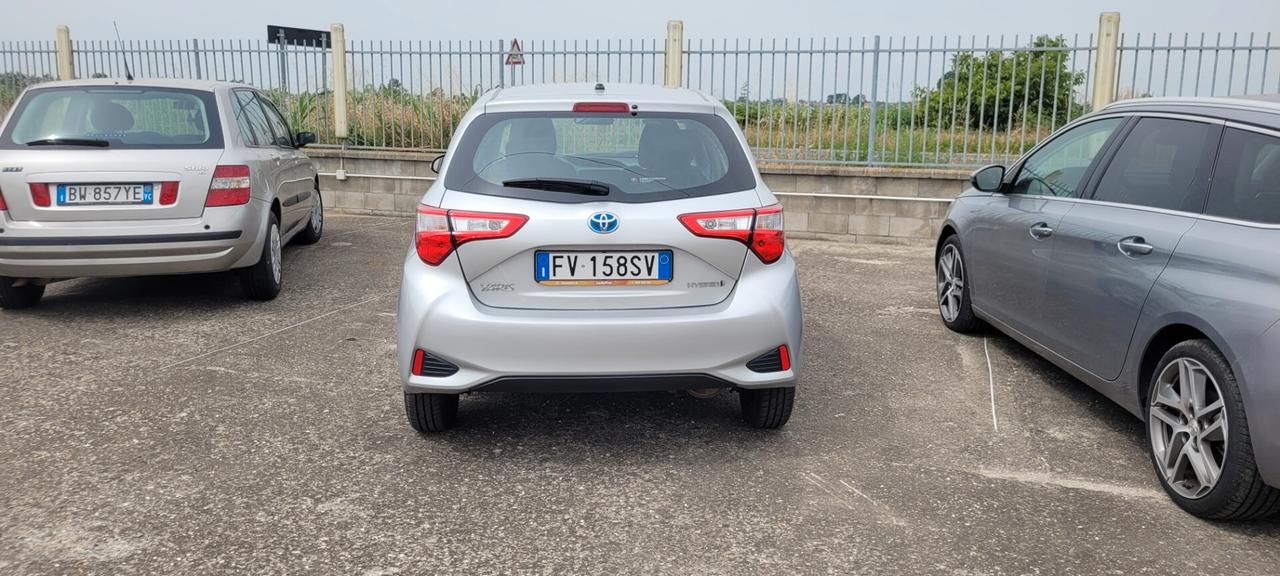 Toyota Yaris 1.5 Hybrid 5 porte Cool NEOPATENTATA