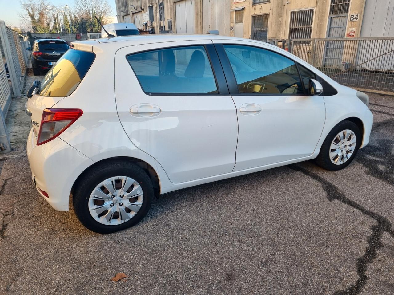 Toyota Yaris 1.0 5 porte Lounge neo patentati unica proprietaria