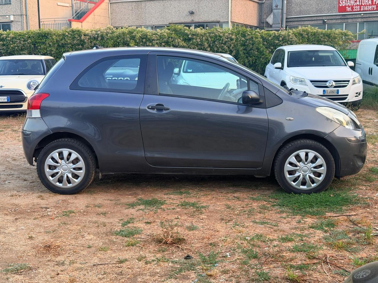Toyota Yaris 1.0 benzina 3 porte Luxury pack 69cv 2009