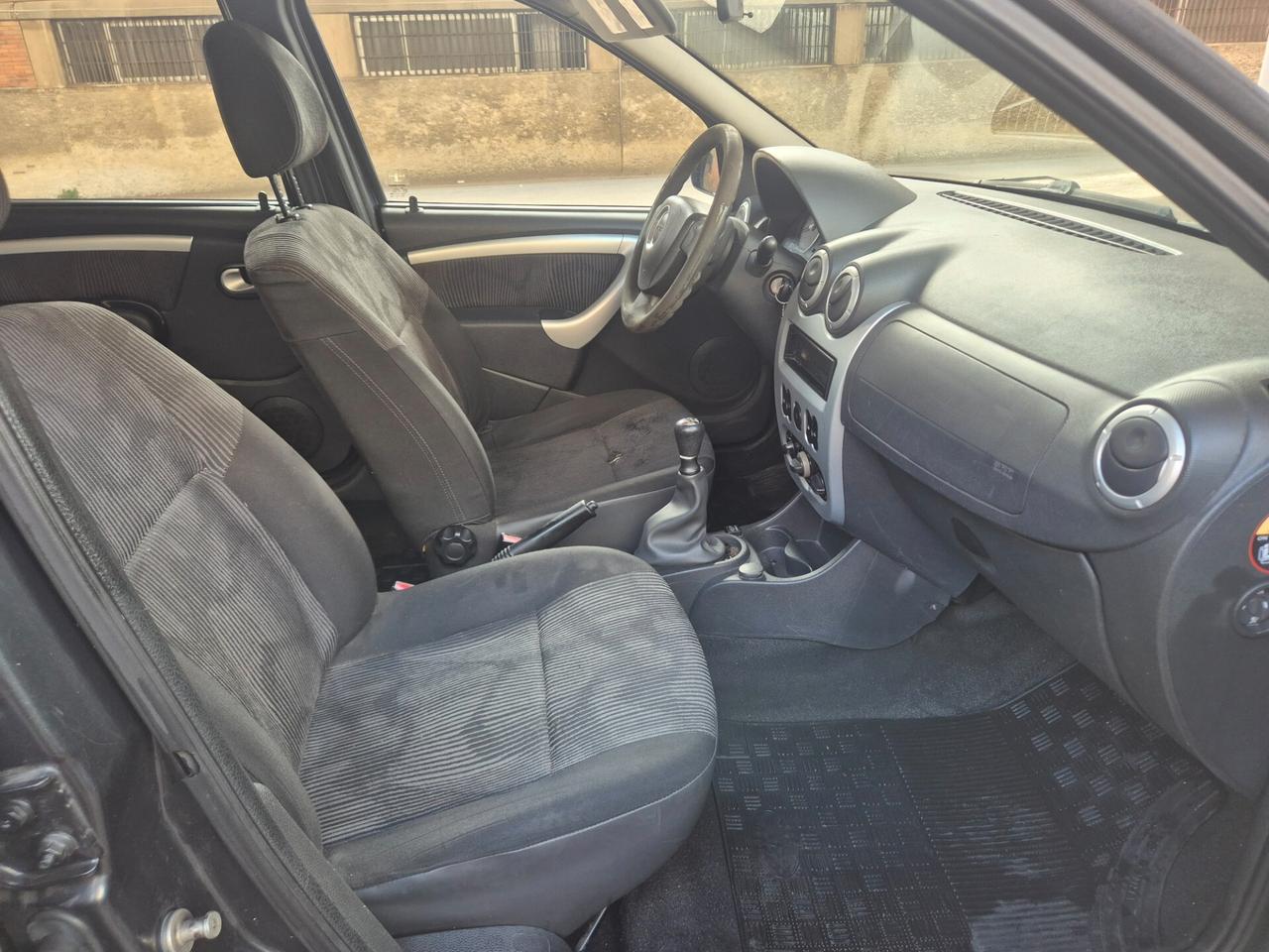 Dacia Logan 7 POSTI 1.5 GPL GAS ACCESSORIATA 2011