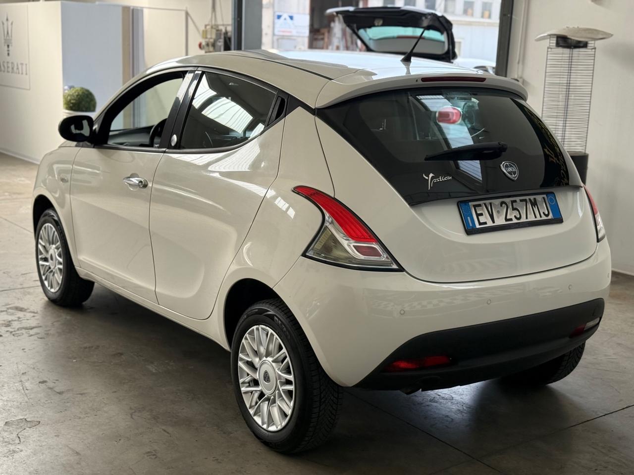 Lancia Ypsilon 0.9 TwinAir 85 CV 5 porte Metano