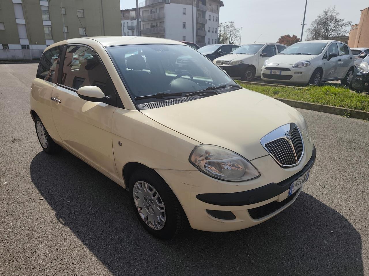 Lancia Ypsilon 1.2 Benz neopatentati