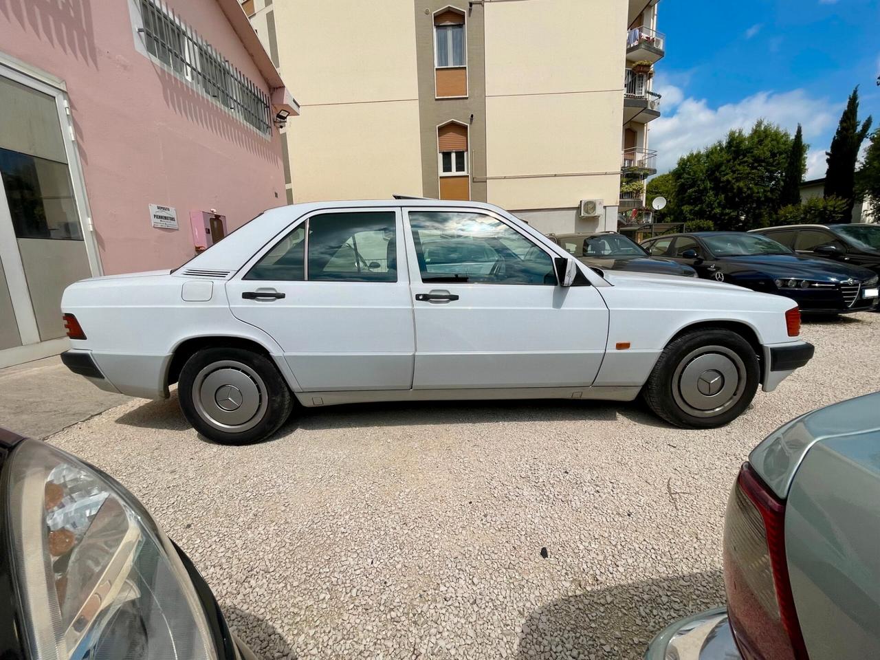 Mercedes-benz 190 2.5 diesel DA VETRINA