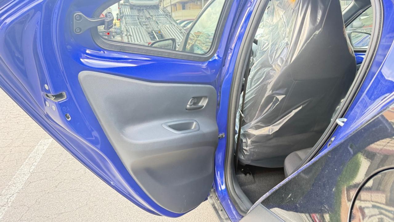 Toyota Aygo X 1.0 VVT-i 72 CV 5 porte Lounge Air S-CVT LED NAVI KAMERA CAR PLAY PDC CERCHI 16 BLUETOOTH