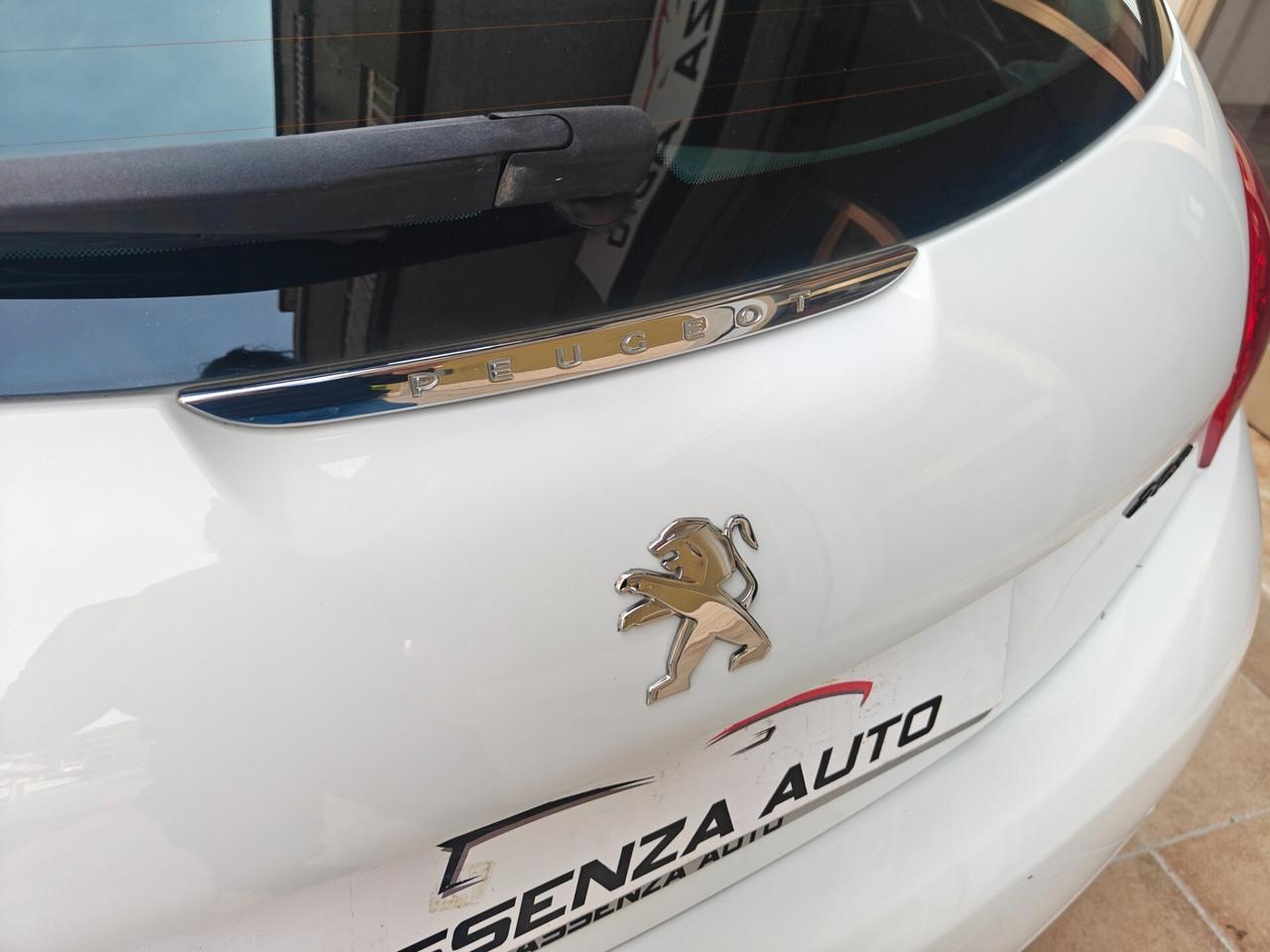Peugeot 208 1.2 VTi Active Ok neop