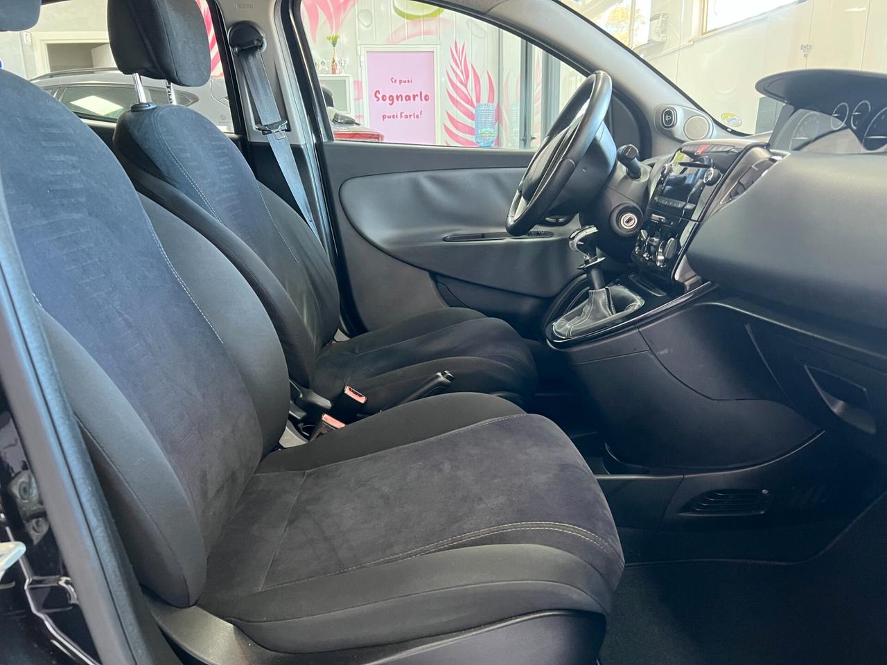 Lancia Ypsilon 1.2 69 CV 5 porte S&S Gold