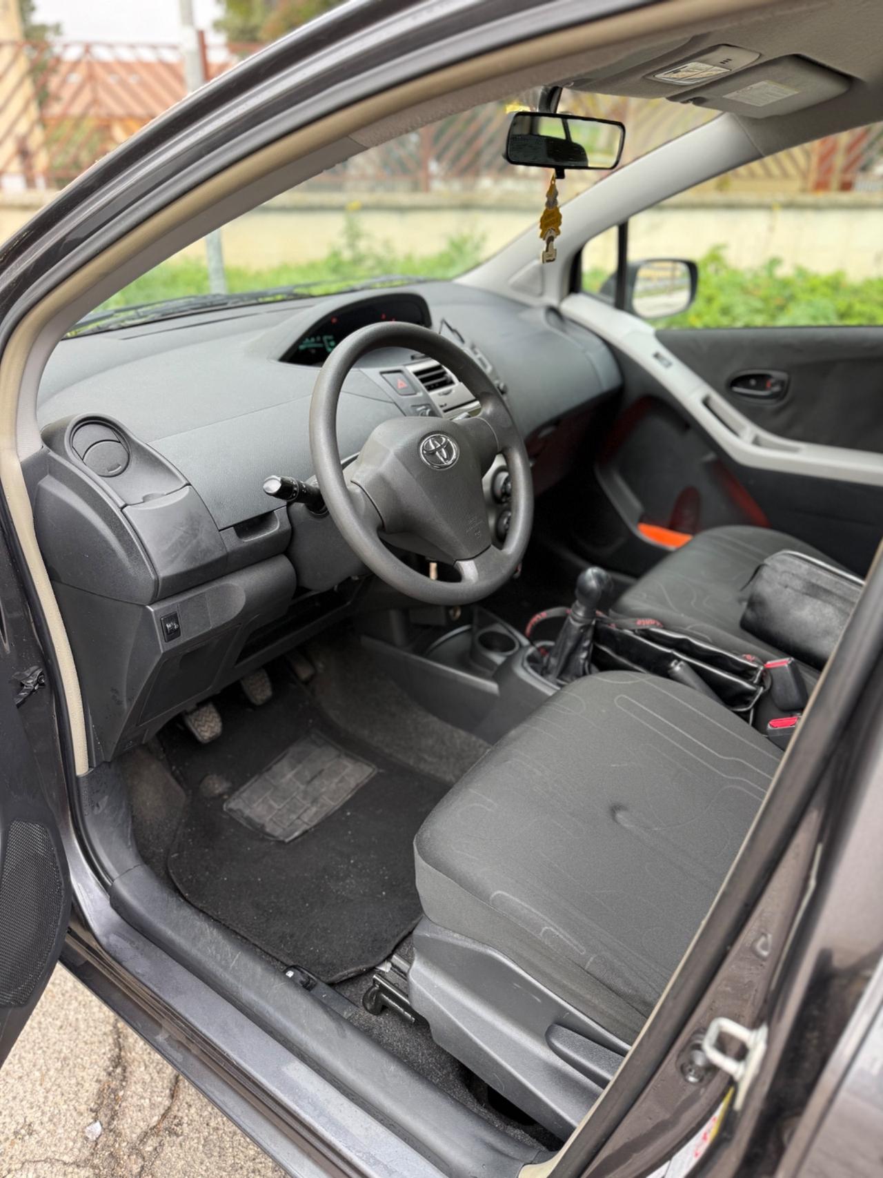 Toyota Yaris 1.0 5 porte Now