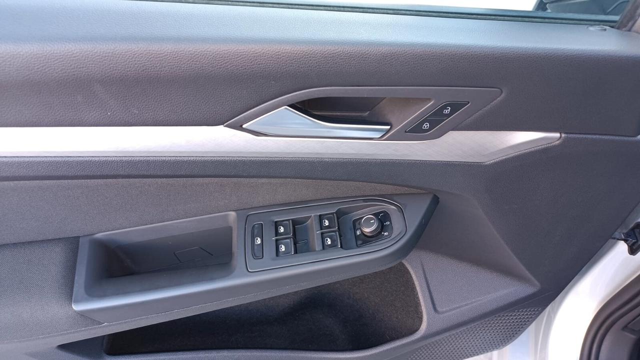 Volkswagen Golf 8 2.0 TDI 115 CV SCR Life