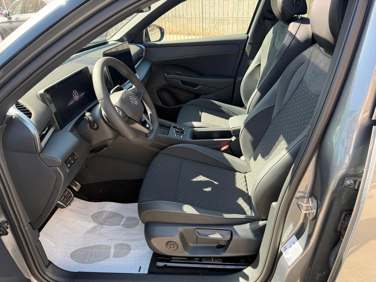 Volkswagen T-Roc 1.5 eTSI ACT 150 CV DSG R-Line