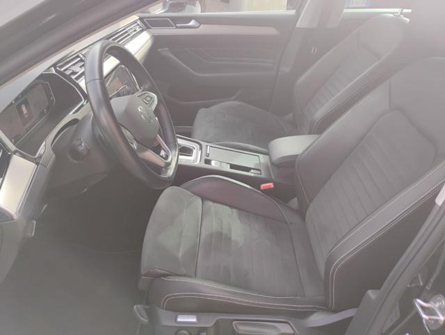 VOLKSWAGEN Passat Variant 2.0 TDI SCR EVO DSG Executive R-LINE