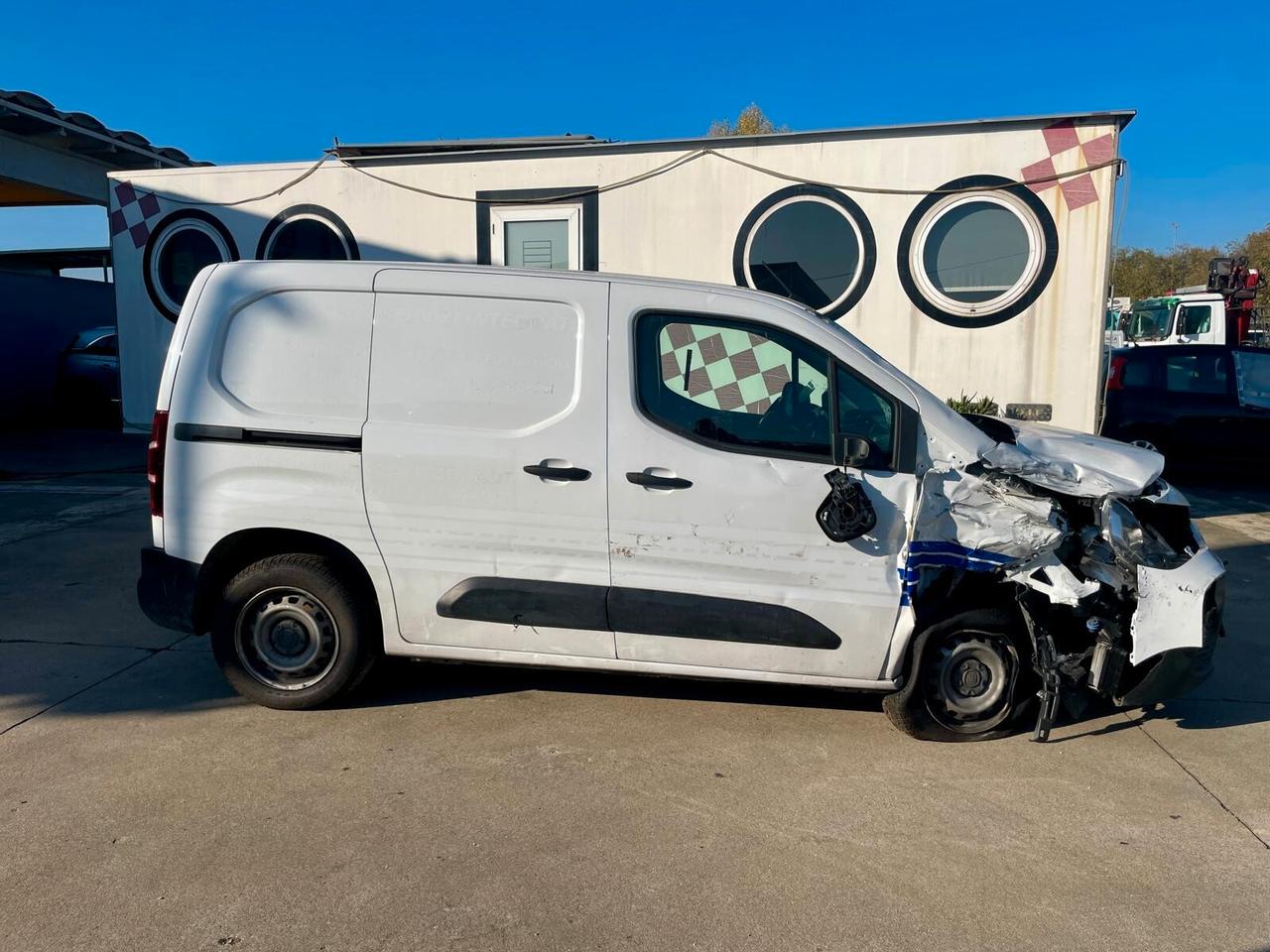 FIAT van DOBLO 1.5 BLUE HDi 100CV ** VEICOLO SINISTRATO MARCIANTE VA IN MOTO***