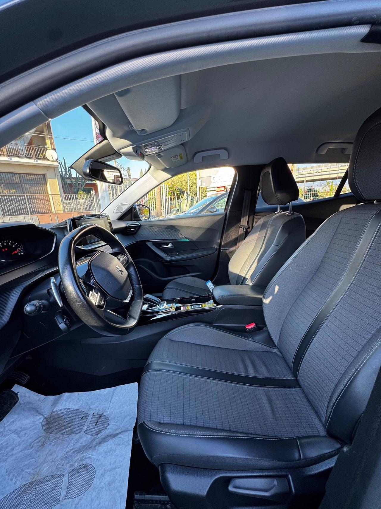 Peugeot 2008 BlueHDi 130 S&S EAT8 Allure