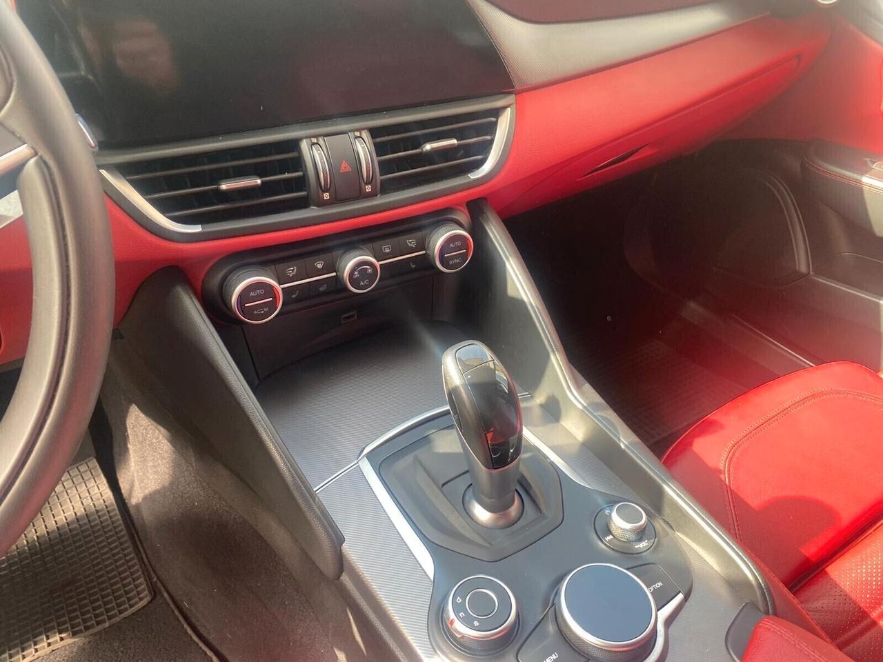 Alfa Romeo Giulia 2.2 Turbodiesel 210 CV AT8 AWD Q4 Veloce