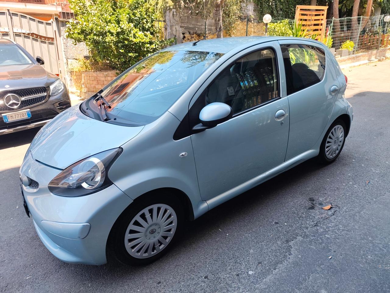 Toyota Aygo 1.0 benzina Automatica leggi