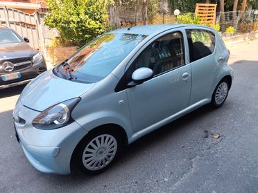 Toyota Aygo 1.0 benzina Automatica leggi