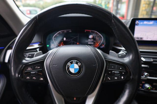 BMW 530 d xDrive 249CV Berlina Live Cockpit HeadUp Tetto