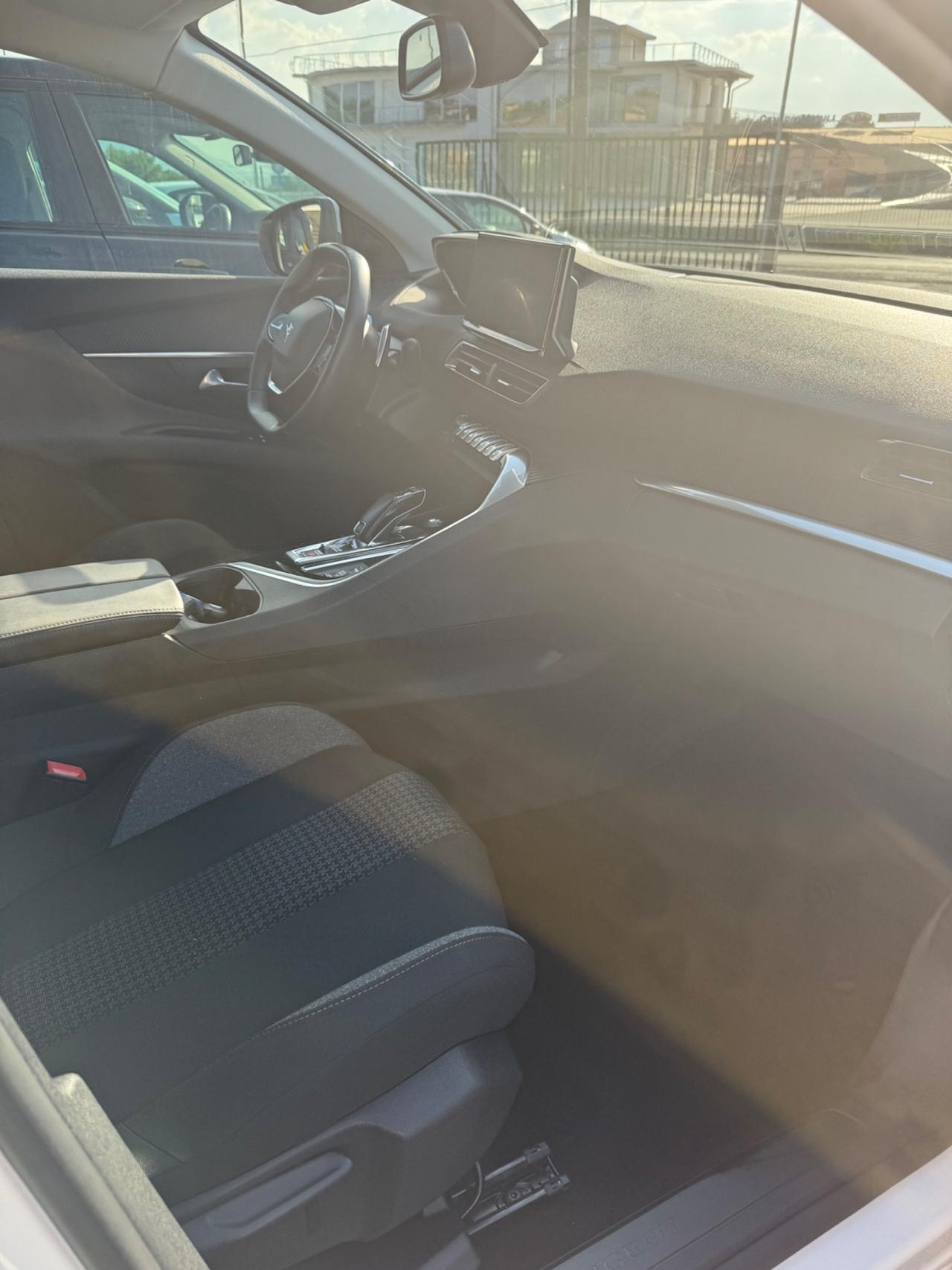 Peugeot 3008 BlueHDi 130 S&S EAT8 Active Pack